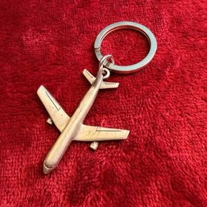 Vintage Hyatt Dulles Airplane Keychain Pewter Aviation Travel Souvenir Silver